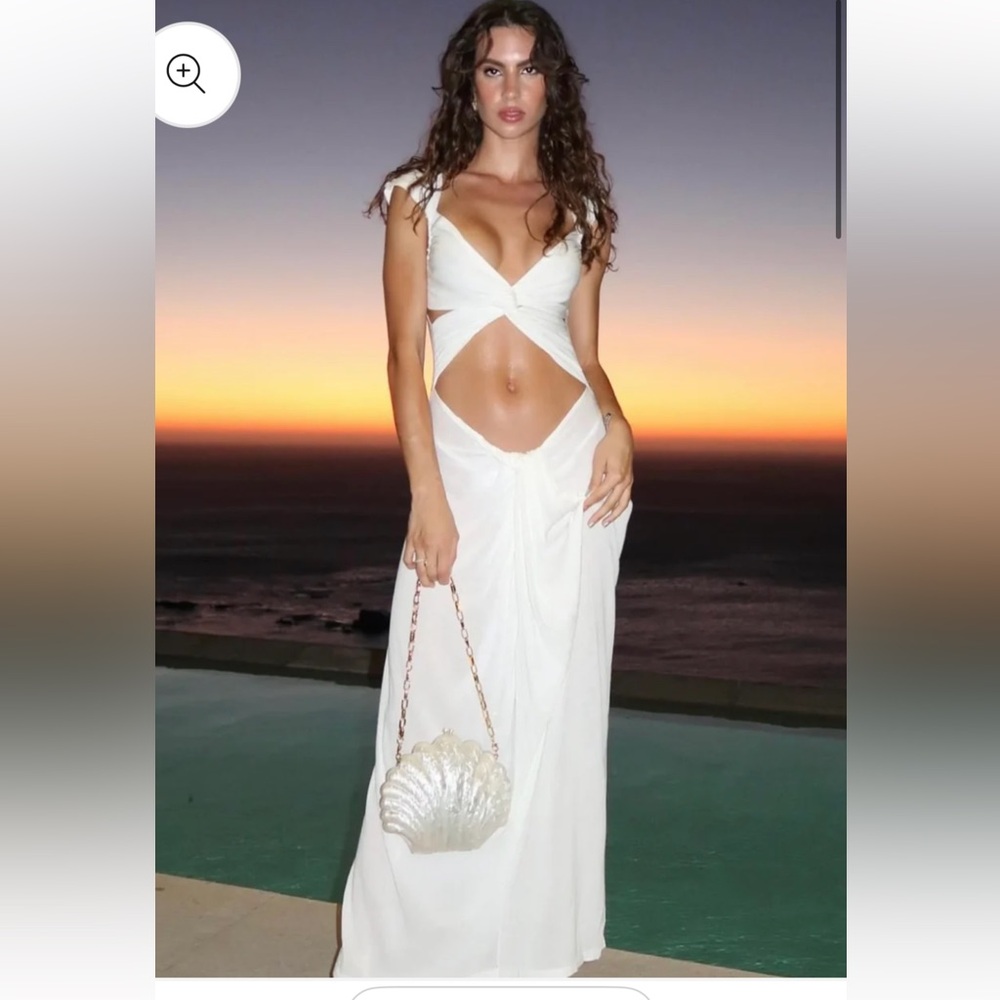 ASTA RESORT Mariana Dress in Blanca. Cutout